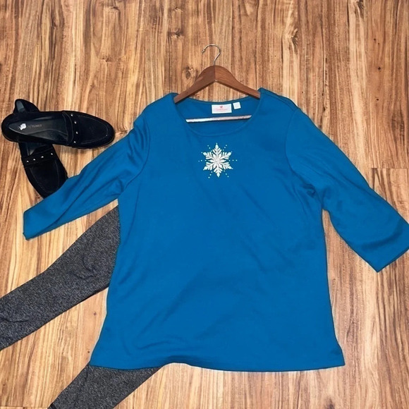 Quacker Factory women’s shirt Large top snowflake stretch  teal blue 3/4 sleeve - Picture 1 of 8